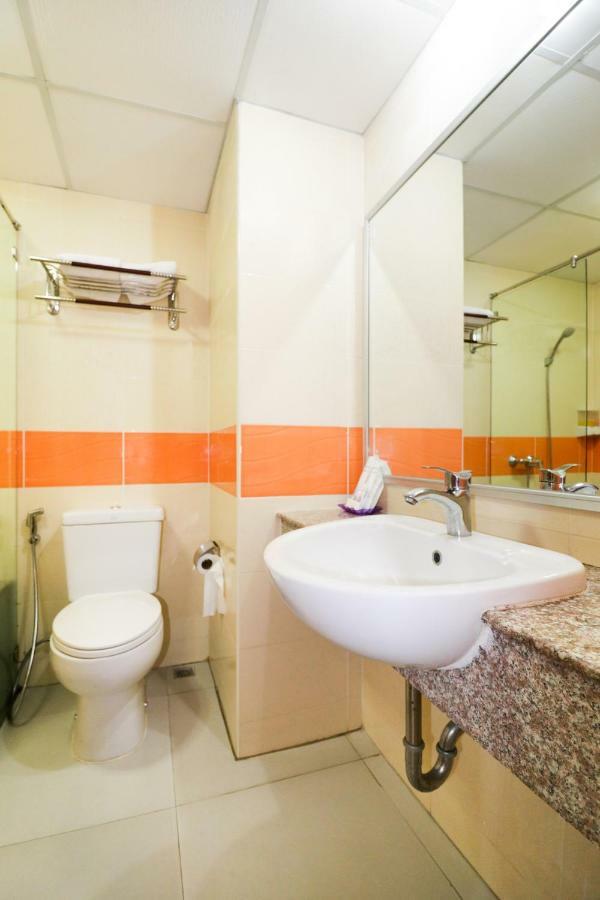 Oyo 234 Tara Grande Hotel & Spa Bangkok Kültér fotó