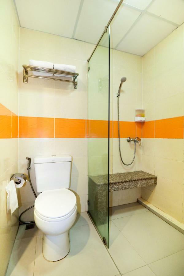 Oyo 234 Tara Grande Hotel & Spa Bangkok Kültér fotó