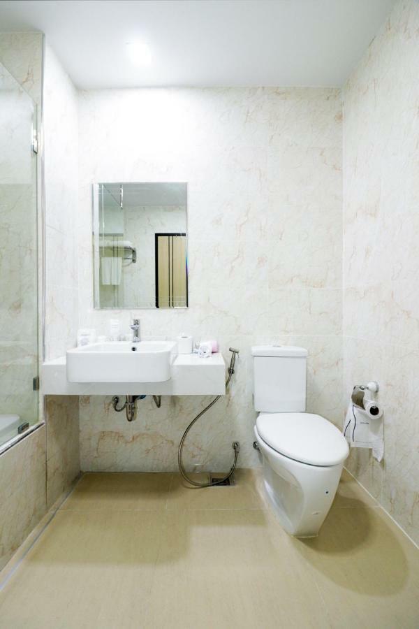 Oyo 234 Tara Grande Hotel & Spa Bangkok Kültér fotó